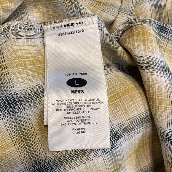 Mens Columbia plaid short sleeved shirt. - Picture 7 of 7